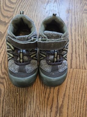 OshKosh B'gosh Olive and Gray Hook-and-Loop Sneakers - Toddler 10